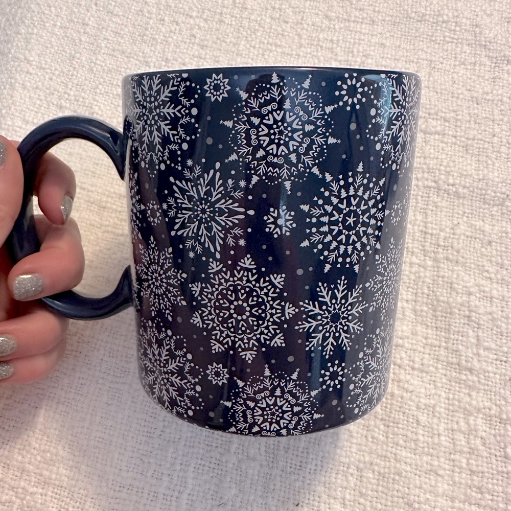 Chic & Tonic 16oz Ceramic Snowflake Coffee Mug NEW IN BOX